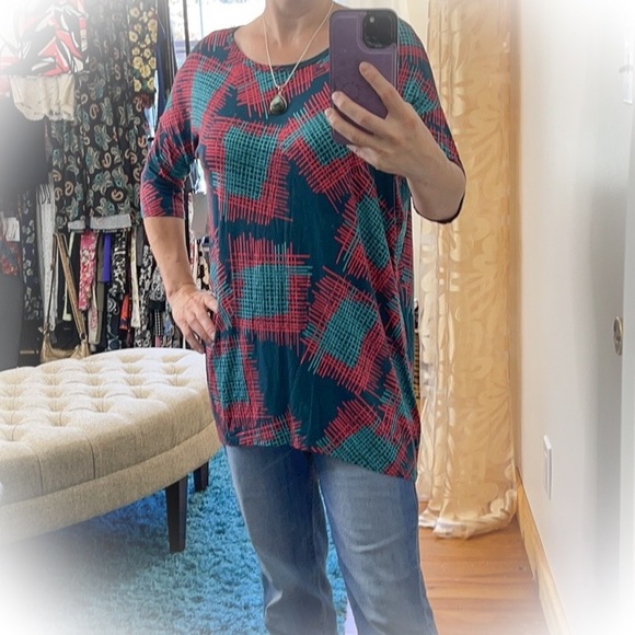 💕Beautiful & Fun New with Tag Lularoe Irma Tunic Top💕 - Picture 11 of 11